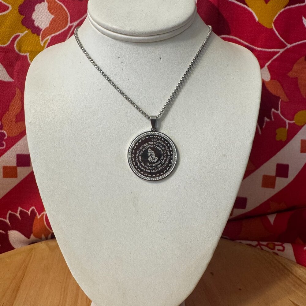 MACY DEPARTMENT STORE NECKLACE S1